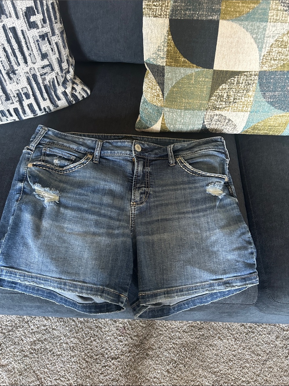 Silver Jeans Women's Distressed medium Blue Denim Shorts size 12W